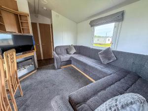 Cosy 8 Berth Caravan With Lovely Field Views At Sunnydale Ref 35353S