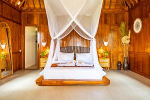 Dani Beach Villa - Beachfront Villas in Penuktukan