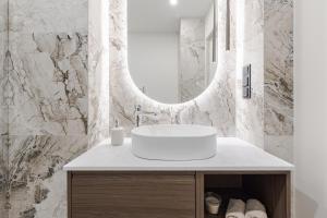 Elegant City Center Apartment