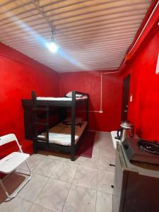 Room in Apartment - Red Room Budget Trancoville Wifi