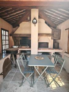 Maisons de vacances Cabanon provencal, piscine et jacuzzi partages : photos des chambres
