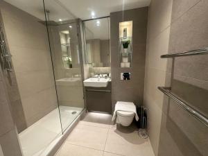 Bright & Central Flat Steps from Whitecross Market & Moorgate