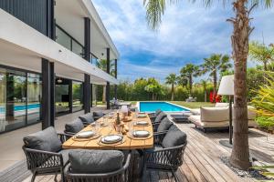 Villas VILLA ST BASILE - Villa Unique - Contemporaine - Piscine - Climatisation : photos des chambres