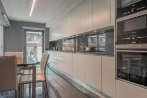 FLH Funchal Elegant Apartment with Pool & Balcony