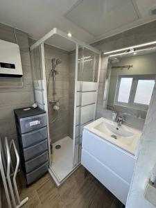 Appartements Appartement T3 - centre ville - climatisation - internet : Appartement