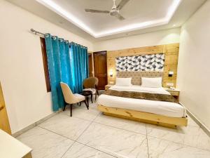HOTEL M G - PALACE Near Mall Road - Restaurant And Private Parking And Lift Facilitie - Hygiene & Spacious Room - A Premium Hotel In Mussoorie