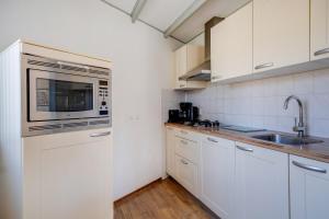 Kievit I Spacious Bungalow with Fine Garden