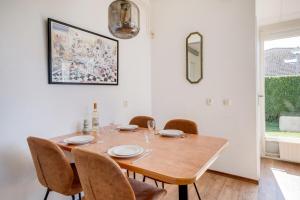 Kievit I Spacious Bungalow with Fine Garden
