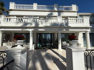 Luxury villa face to the sea - swimming pool