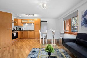 Central Sleeps 6 Apartment City SuperHost