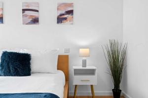 Central Sleeps 6 Apartment City SuperHost