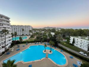 Blick auf's Meer See Berge &Pool - 4hvězdičkové hotely ve městě Port d'Alcúdia