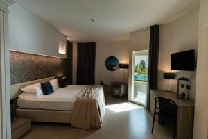 Superior Double or Twin Room with Sea View room in Grand Hotel Faraglioni