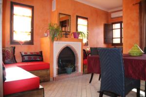 Chambre Meknes, Riad 7 au village naturiste Couple only