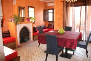 Chambre Meknes, Riad 7 au village naturiste Couple only