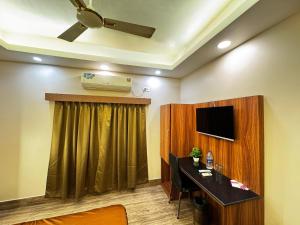 Silver Line Hotel - Kolkata Nr Netaji Subhash Chandra Bose International Airport with Airport Drop