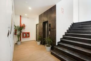 Townhouse The Awadh Airport Near Chaudhary Charan Singh International Airport