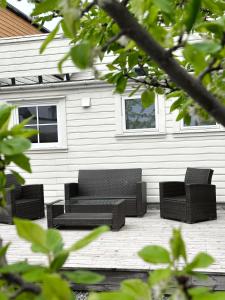 City centre treehouse with backyard - two bedroom apartment