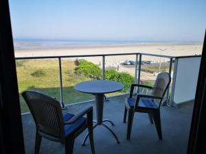 Apartment with sea views