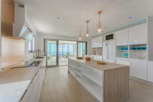 The Eagles Luxury Spa Villa Overlooking Siam Park Sleeps 14