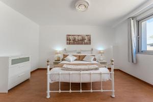 The Eagles Luxury Spa Villa Overlooking Siam Park Sleeps 14