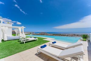 The Eagles Luxury Spa Villa Overlooking Siam Park Sleeps 14