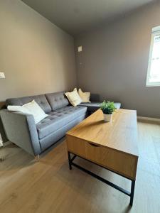 4 Bedroom Home Near City Center, 2 baths