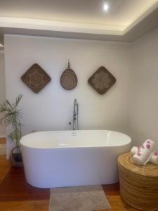 Apoheo Beach Cabin Free Use Motorbike During Stay