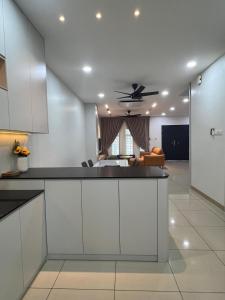 5 min to AeonBig , Old Street, BP Mall & D Garden Batu Pahat