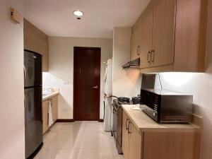 1BR Corner Unit with Balcony