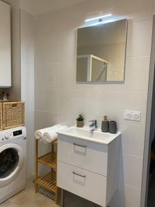 Appartements Le Jules Appart'Hotel, centre ville Romans-sur-Isere : photos des chambres