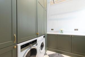 Luxury 6 Bedroom Period Home with Sauna and Gym
