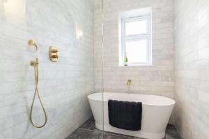 Luxury 6 Bedroom Period Home with Sauna and Gym