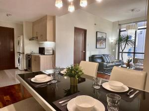 1BR Corner Unit with Balcony