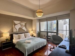 1BR Corner Unit with Balcony