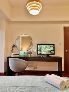 1BR Corner Unit with Balcony