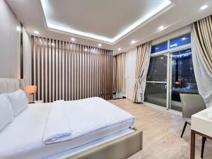 3BR duplex star hill apartment