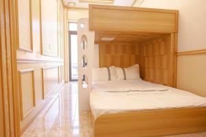 quyenly motel