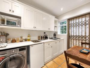 Branch & Vine Cottages - Constantia