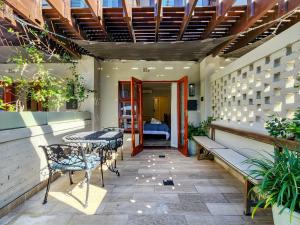 Branch & Vine Cottages - Constantia