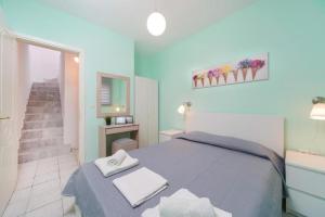 Las sirenas maisonnettes by the beach groundfloor and semi basement