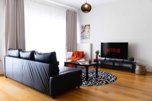 Sunset Sky Lounge - Chic Penthouse in Thessaloniki