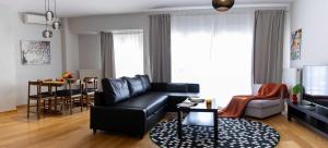 Sunset Sky Lounge - Chic Penthouse in Thessaloniki