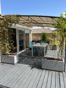 Appartement duplex meublé avec vue sur piscine