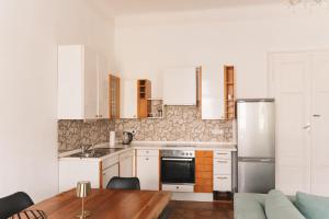 Vienna City Landstraße Retreat - Stylish & Spacious 2 BD for 8 Guests