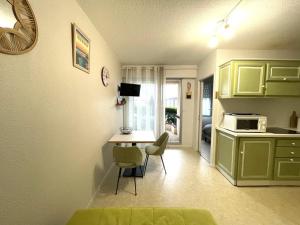 Appartement T2 à 50m du lac avec piscine et parking - FR-1-379-173