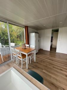 Maisons de vacances Cottage with Natural Pool : photos des chambres