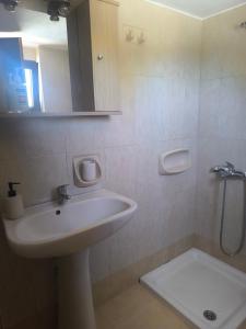 Artemis Hotel-MeRaki Restaurant