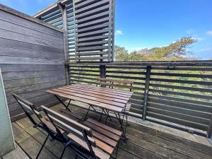 Apartment with Balcony and Parking near Sea