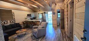 Recreational Therapy- Private 2 Bedroom with Hot Tub and Firepit